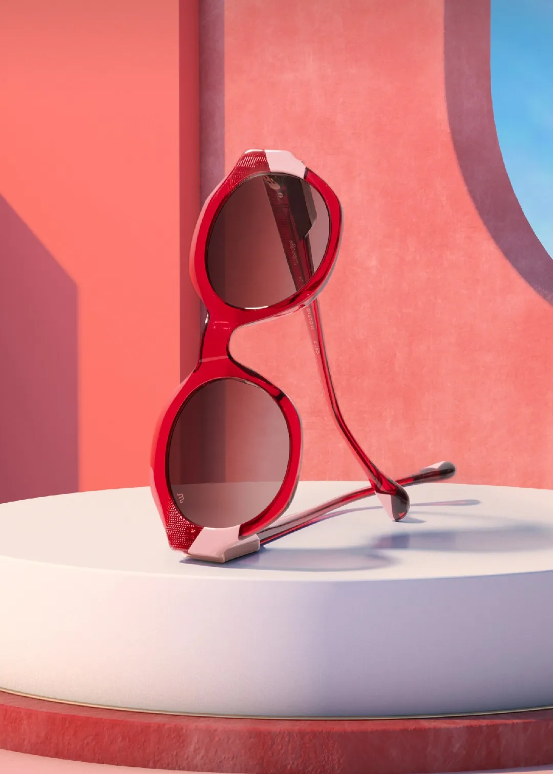 Lunettes rouges de soleil